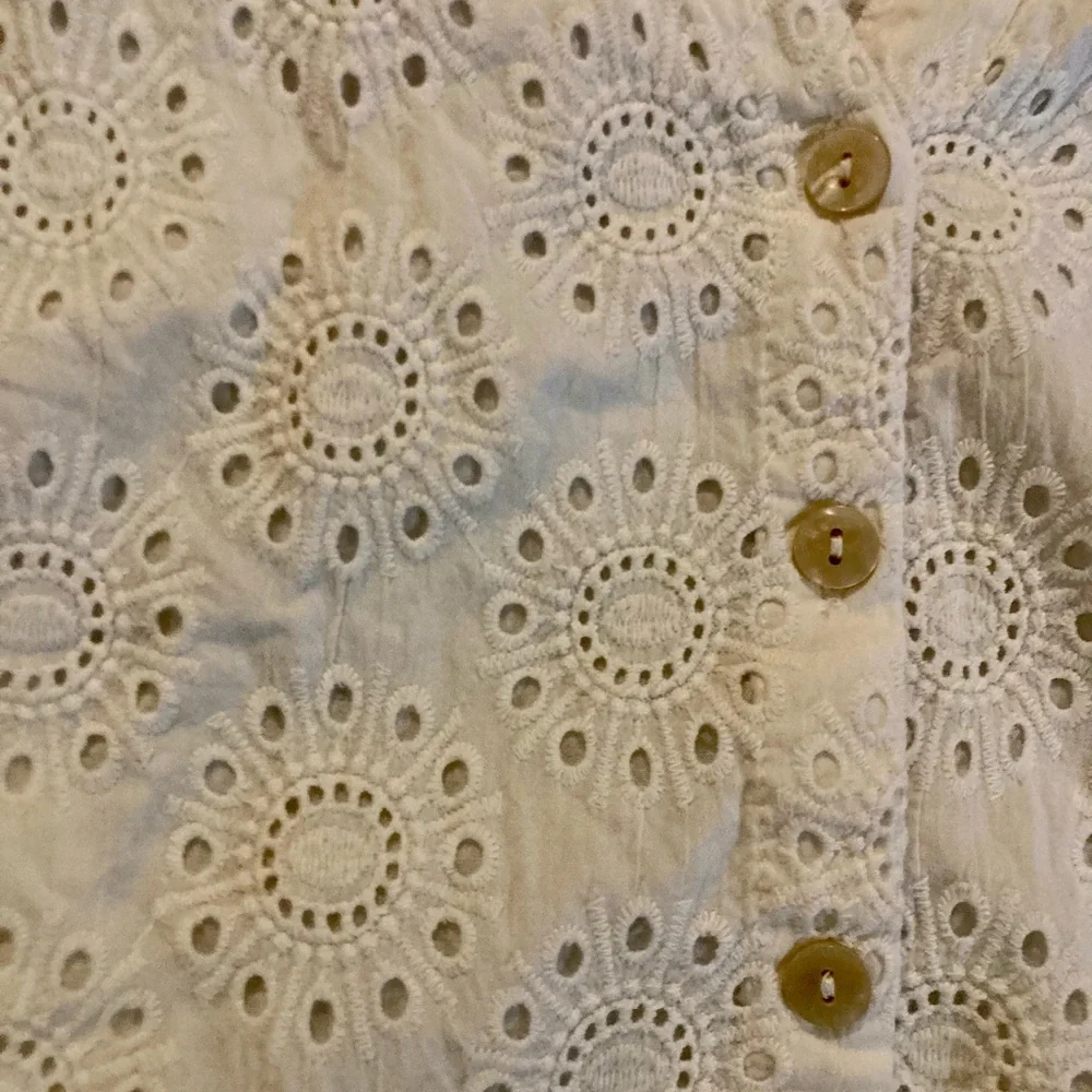 Anthropologie | Porridge Zulu White Eyelet Button-Front Tie-Hem Blouse EUC Sz S